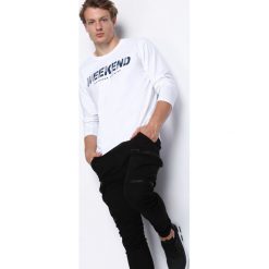 Biała Koszulka Weekend Vibes. Bluzki z długim rękawem Born2be. Za 29.99 zł.