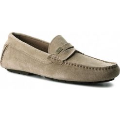 Mokasyny TOMMY HILFIGER - Seasonal Hardware Suede Loafer FM0FM01807 Sand 102. Mokasyny marki Tommy Hilfiger. W wyprzedaży za 419.00 zł.