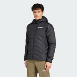 Kurtka Terrex Multi Synthetic Insulated Hooded. Białe kurtki Adidas, bez wzorów, z materiału, bez kaptura. Za 569.15 zł.