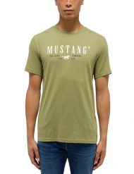Męski T-Shirt Mustang Style Austin Loden Green 1015829 6353. Zielone t-shirty Mustang, m, bez wzorów, bez kołnierzyka, bez ramiączek. Za 69.99 zł.
