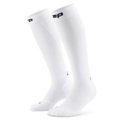 Męskie długie skarpety kompresyjne sportowe Core Run wysokie CEP. Białe odzież kompresyjna CEP, bez wzorów, z elastanu. Za 199.00 zł.