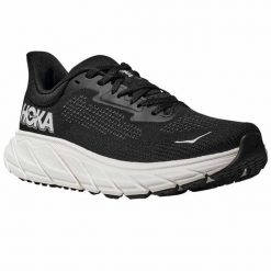 Buty do biegania męskie Hoka One One Arahi 7. Czarne buty do biegania HOKA, bez wzorów, bez zapięcia, do biegania. W wyprzedaży za 602.40 zł.