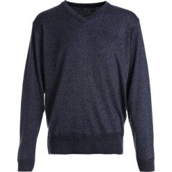 Ciemnoniebieski Sweter L'Aquila. Niebieskie swetry nierozpinane Born2be, na jesień, l, bez wzorów, bez kołnierzyka, bez ramiączek. Za 59.99 zł.