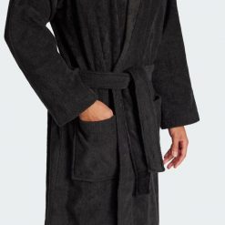 Szlafrok. Czarne szlafroki Adidas, m, bez wzorów, bez ramiączek, bez kaptura. Za 329.00 zł.