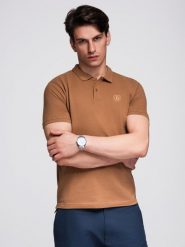 Męska koszulka polo jednokolorowa BASIC z dzianiny pique - brązowa V23 - Rozmiar: XL. Brązowe koszulki polo sportowe Ombre Clothing, m, z aplikacjami, z bawełny, bez kołnierzyka, bez ramiączek. W wyprzedaży za 79.99 zł.