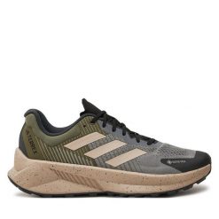 Trekkingi adidas. Szare buty trekkingowe Adidas, bez wzorów, z gore-texu, bez zapięcia. Za 569.99 zł.