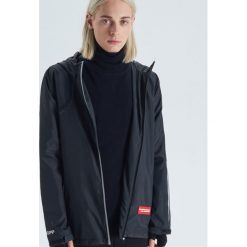 Lekka kurtka z kolekcji Nasa - Czarny. Kurtki marki Cropp. Za 139.99 zł.