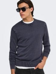 ONLY & SONS Sweter w kolorze granatowym rozmiar: S. Niebieskie swetry nierozpinane Only & Sons, s, bez wzorów, z bawełny, bez kołnierzyka, bez ramiączek. Za 129.95 zł.