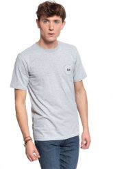 MĘSKI T-SHIRT LEE T SHIRT SMALL SUNSET TEE GREY MELE L61PFEMP 112113996. Szare t-shirty Lee, l, bez wzorów, bez kołnierzyka, bez ramiączek. W wyprzedaży za 39.99 zł.