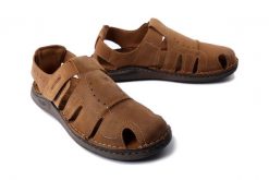 JOSEF SEIBEL 27101 66 350 Maverick 01 castagne, półbuty męskie. Brązowe eleganckie półbuty Josef Seibel, bez wzorów, bez obcasa, na płaskiej podeszwie, bez zapięcia. Za 295.92 zł.