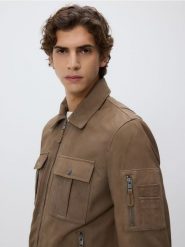 Zamszowa kurtka z kołnierzem - brązowy. Brązowe kurtki Reserved, l, bez wzorów, ze skóry, bez kaptura. Za 599.99 zł.