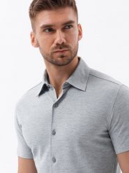 Dzianinowa męska koszula slim fit z krótkim rękawem i kołnierzykiem – szara V5 - Rozmiar: XXL. Szare koszule Ombre Clothing, m, bez wzorów, z bawełny, bez kołnierzyka, bez ramiączek. W wyprzedaży za 49.99 zł.