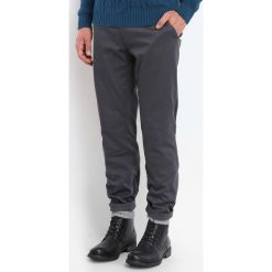 SPODNIE DŁUGIE MĘSKIE. Eleganckie spodnie marki TOP SECRET. W wyprzedaży za 54.99 zł.