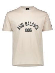 New Balance Koszulka "Essentials Varsity" w kolorze beżowym rozmiar: M. Brązowe bezrękawniki New Balance, m, bez wzorów, z bawełny, bez kołnierzyka, bez ramiączek. Za 74.63 zł.