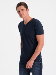 Sygnowany t-shirt męski V-neck z elastanem – granatowy V2. Niebieskie t-shirty Ombre Clothing, m, bez wzorów, z bawełny, bez kołnierzyka, bez ramiączek. W wyprzedaży za 52.50 zł.