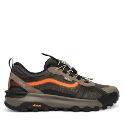 Trekkingi Vans. Czarne buty trekkingowe Vans, bez wzorów, z gore-texu, bez zapięcia. Za 839.99 zł.