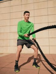 4F Buty cross-treningowe męskie 4F x Robert Lewandowski 40. Czarne buty treningowe 4F, bez wzorów, z gumy, na fitness i siłownię. W wyprzedaży za 239.99 zł.