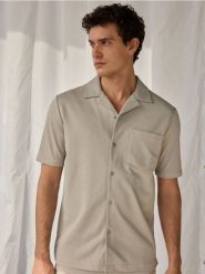 Koszula regular fit z bawełną - jasnoszary. Szare koszule Reserved, l, bez wzorów, z bawełny, bez kołnierzyka, bez ramiączek. Za 129.99 zł.