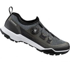 Buty do rowerów turystycznych EX700, czarne. Czarne buty turystyczne Shimano, na zimę, bez wzorów, z gumy, bez zapięcia, rowerowe. Za 764.90 zł.