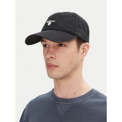 Czapka z daszkiem Barbour. Czarne czapki z daszkiem Barbour, bez wzorów. Za 119.99 zł.