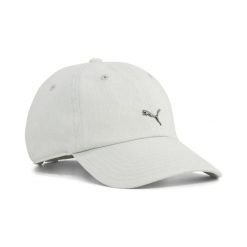 Czapka typu dad WARDROBE ESS Metal PUMA. Zielone czapki z daszkiem Puma, na jesień, bez wzorów, z bawełny. Za 109.00 zł.