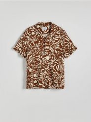 Wzorzysta koszula comfort fit - ciemnobrązowy. Brązowe koszule Reserved, l, bez wzorów, z bawełny, bez kołnierzyka, bez ramiączek. W wyprzedaży za 49.99 zł.