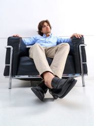 British Passport Skórzane mokasyny "Penny" w kolorze czarnym rozmiar: 44. Czarne botki sznurowane British Passport, bez wzorów, bez obcasa, bez zapięcia. Za 448.99 zł.