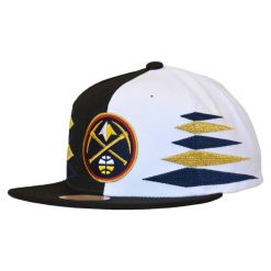 Czapka z daszkiem Mitchell & Ness NBA Diamond Cut Denver- HHSS1093-DNUYYPPPBKWH. Białe czapki z daszkiem Mitchell & Ness, bez wzorów. Za 89.00 zł.