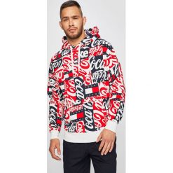 Tommy Jeans - Bluza x Coca-Cola. Bluzy z kapturem Tommy Jeans. W wyprzedaży za 499.90 zł.