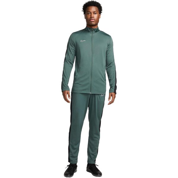 Dres męskie Nike Nike Academy. Zielone komplety dresowe Nike, m, bez wzorów, z dresówki, bez ramiączek. Za 390.00 zł.