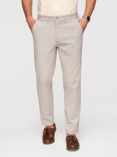 Jednolite spodnie chino męskie REGULAR FIT – beżowe V2 - Rozmiar: XXL. Brązowe eleganckie spodnie Ombre Clothing, do pracy, m, z bawełny, biznesowe. W wyprzedaży za 237.99 zł.