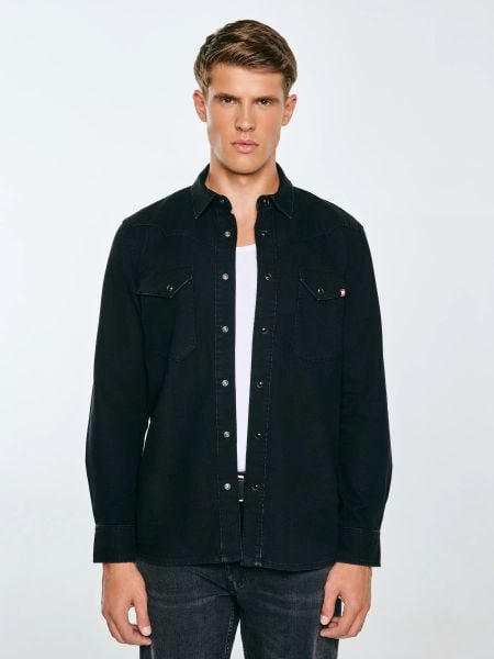 Koszula męska jeansowa czarna Buck 927. Czarne koszule BIG STAR, l, bez wzorów, z denimu, bez kołnierzyka, bez ramiączek. W wyprzedaży za 199.99 zł.