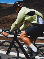 4F Kurtka kolarska męska - żółta L. Żółte kurtki 4F, l, bez wzorów, bez kaptura. Za 299.99 zł.