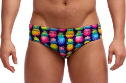 Kąpielówki męskie Funky Trunks Pine Gap - slipy. Zielone slipy i bokserki Funky Trunks, l, bez wzorów, z materiału. Za 139.00 zł.
