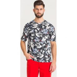 T-SHIRT Armani Exchange. T-shirty Armani Exchange, l, bez wzorów, z bawełny, bez kołnierzyka, bez ramiączek. Za 137.40 zł.