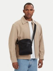 U.S. Polo Assn. Saszetka BEUXT8731MZC Czarny. Czarne saszetki i nerki U.S. Polo Assn., bez wzorów, z materiału, bez dodatków. Za 89.99 zł.