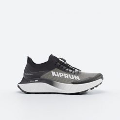 Buty do biegania w terenie Kiprun Race Ultra 2. Czarne buty do biegania KIPRUN, bez wzorów, z kauczuku, bez zapięcia, do biegania. Za 599.99 zł.
