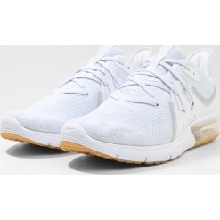 Nike Performance AIR MAX SEQUENT 3 Obuwie do biegania treningowe white/pure platinum. Buty do biegania marki Nike Performance, z materiału. Za 399.00 zł.