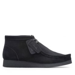 Trzewiki Clarks. Czarne botki sznurowane Clarks, bez wzorów, bez obcasa, bez zapięcia. Za 599.99 zł.