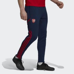 Spodnie do piłki nożnej męskie Adidas Arsenal Condivo 22 Training Pants. Niebieskie spodnie treningowe długie Adidas, m, bez wzorów, z dresówki. W wyprzedaży za 115.00 zł.