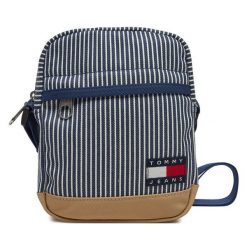Saszetka Tommy Jeans. Niebieskie saszetki i nerki Tommy Jeans, bez wzorów, z jeansu. Za 179.99 zł.