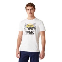 MĘSKI T-SHIRT WRANGLER SS SUMMER TEE OFF WHITE W7ATD3737 112131362. Białe t-shirty Wrangler, m, bez wzorów, bez kołnierzyka, bez ramiączek. Za 69.99 zł.