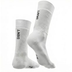 Oddychające skarpety kolarskie „Don't Draft” – Białe. Białe buty do biegania C-LAB, bez wzorów. Za 117.00 zł.