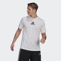 Koszulka adidas Primeblue Designed To Move Sport. Białe t-shirty sportowe Adidas, bez wzorów, bez ramiączek, na fitness i siłownię. Za 95.00 zł.