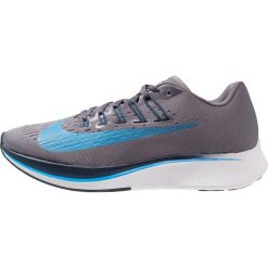 Nike Performance ZOOM FLY Obuwie do biegania startowe gunsmoke/blue hero/obsidian/thunder grey/white. Buty do biegania marki Nike Performance. Za 779.00 zł.