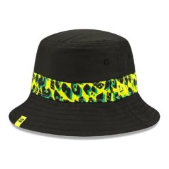 Kapelusz turystyczny męski New Era VR46. Czarne kapelusze New Era, bez wzorów, z poliesteru. W wyprzedaży za 146.00 zł.
