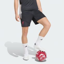 Szorty treningowe Liverpool FC 26/27 Tiro. Czarne krótkie spodenki sportowe Adidas, l, bez wzorów, z dzianiny. Za 199.00 zł.
