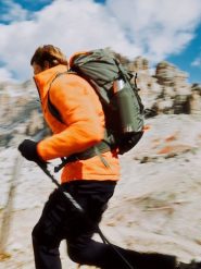 4F Kurtka puchowa trekkingowa z wypełnieniem syntetycznym męska - czerwona M. Czerwone kurtki 4F, m, bez wzorów, z materiału, bez kaptura. Za 499.99 zł.