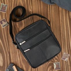 Saszetka męska skórzana na ramię listonoszka męska czarna Abruzzo ABR-43. Czarne torby na ramię bez wzorów, z nylonu, na ramię, bez dodatków. Za 89.99 zł.