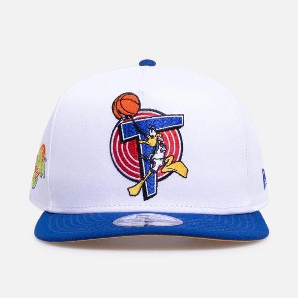 Czapka New Era 950 Tune Squad Duffy Biała. Białe czapki zimowe New Era, bez wzorów. Za 190.35 zł.